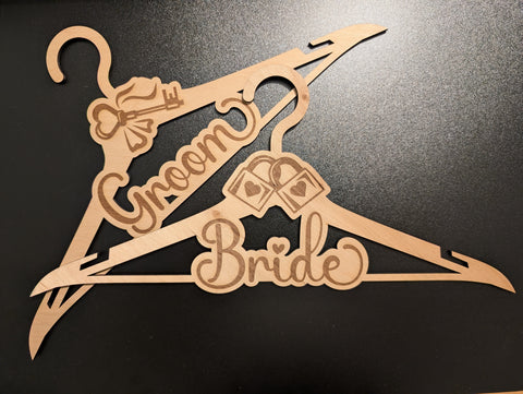 Set 2 umerașe nunta personalizate - Mire și Mireasă, lemn natural
